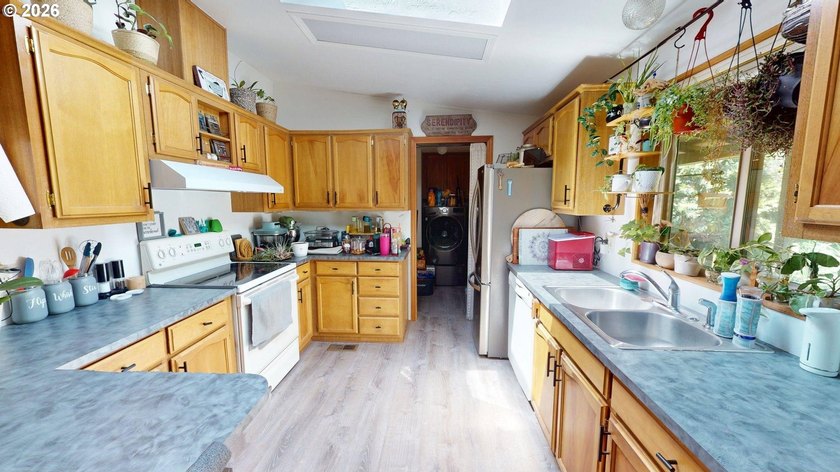 Versatile, well-designed property offering exceptional - photo 7