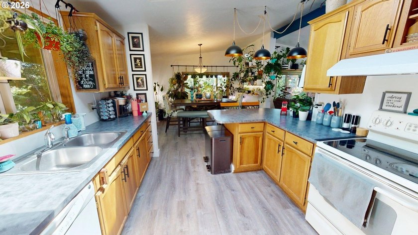 Versatile, well-designed property offering exceptional - photo 8