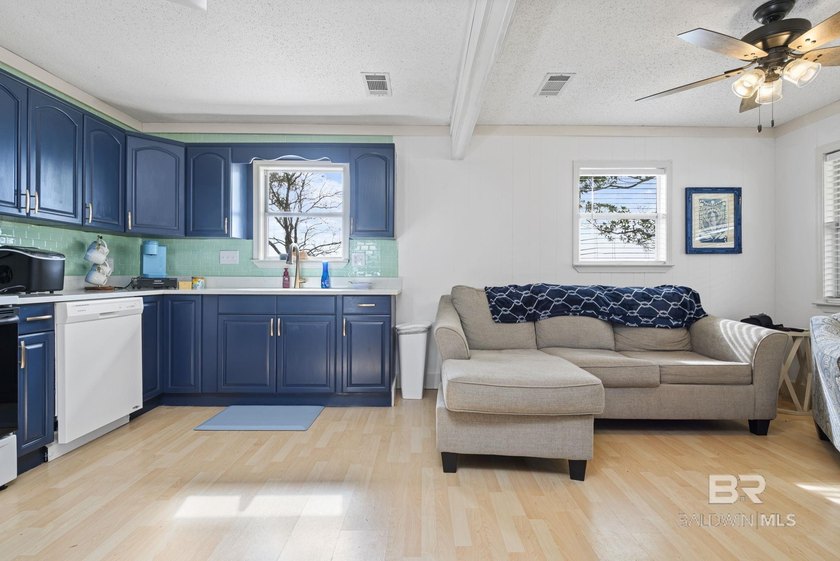 ***VALUE RANGE MARKET: SELLER WILL ENTERTAIN OFFERS BETWEEN $670 - photo 15