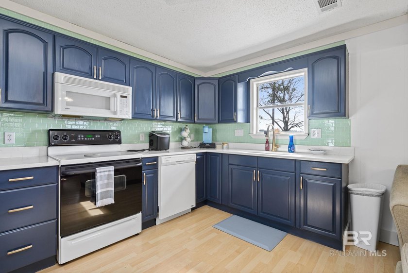 ***VALUE RANGE MARKET: SELLER WILL ENTERTAIN OFFERS BETWEEN $670 - photo 17