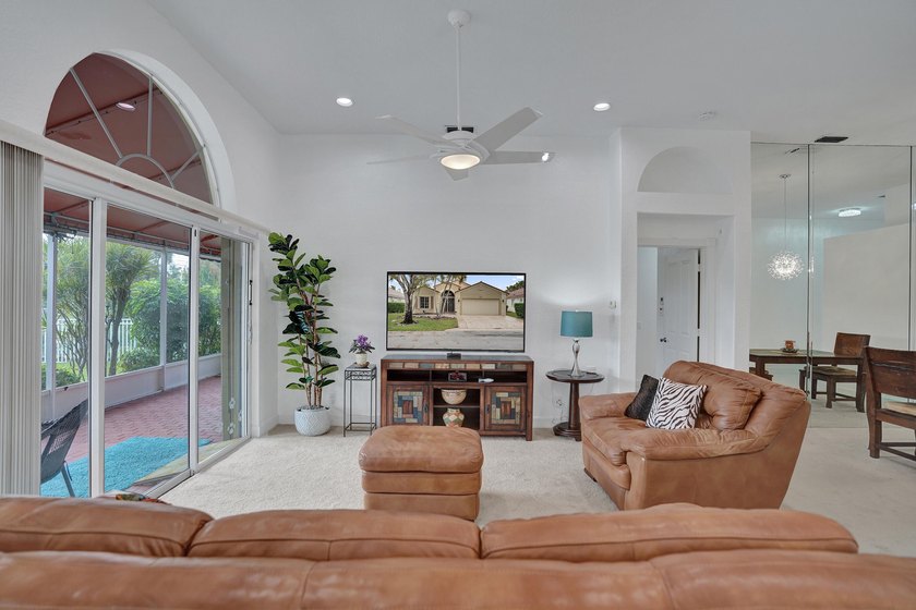 SUPERB SINGLE STORY 4 BED/2.5 BATH WATERFRONT HOME! Room to - photo 20
