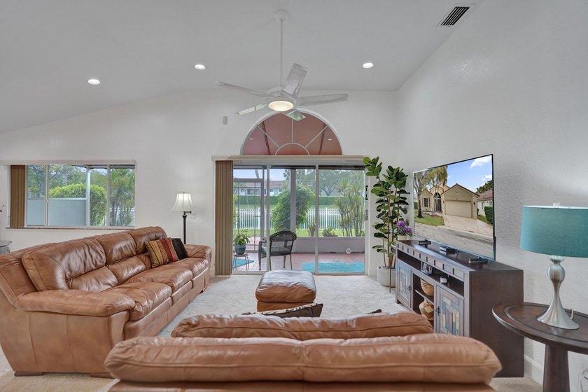 SUPERB SINGLE STORY 4 BED/2.5 BATH WATERFRONT HOME! Room to - photo 21