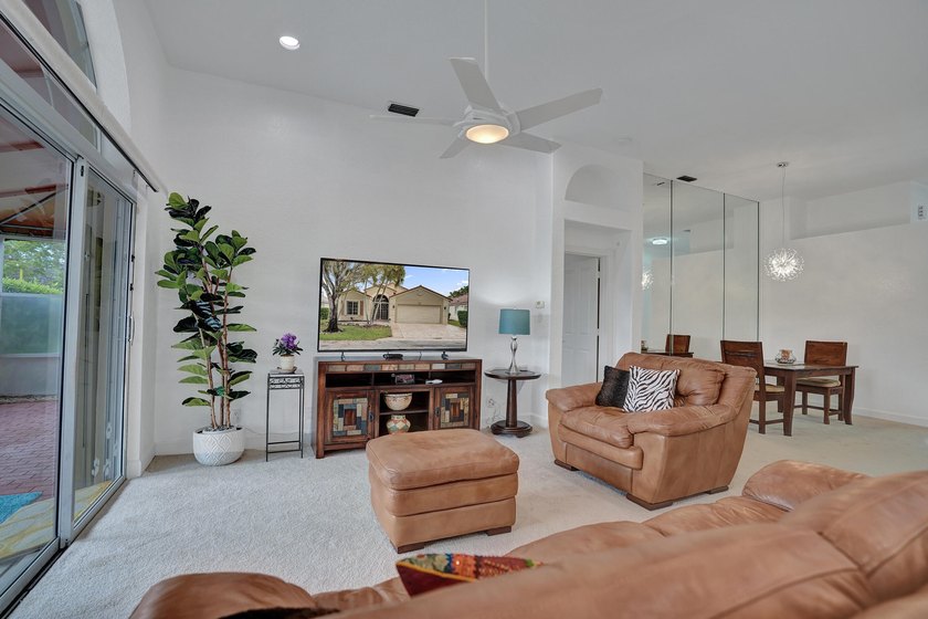SUPERB SINGLE STORY 4 BED/2.5 BATH WATERFRONT HOME! Room to - photo 25
