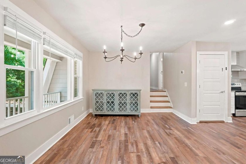 Welcome home to this beautifully renovated 3-bedroom, 2-bathroom - photo 8