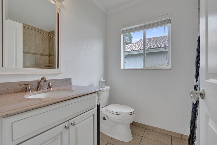 SUPERB SINGLE STORY 4 BED/2.5 BATH WATERFRONT HOME! Room to - photo 39