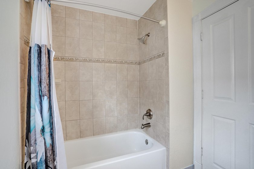 SUPERB SINGLE STORY 4 BED/2.5 BATH WATERFRONT HOME! Room to - photo 40