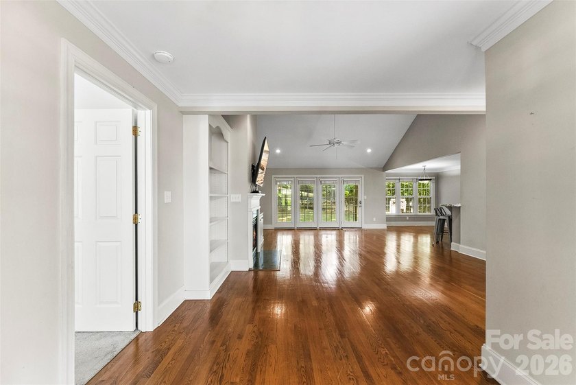 Perfectly situated on the 13th fairway of the prestigious Cramer - photo 4