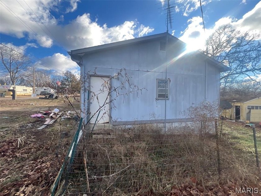 Don't miss this opportunity to own a 3-bedroom, 2-bathroom - photo 2