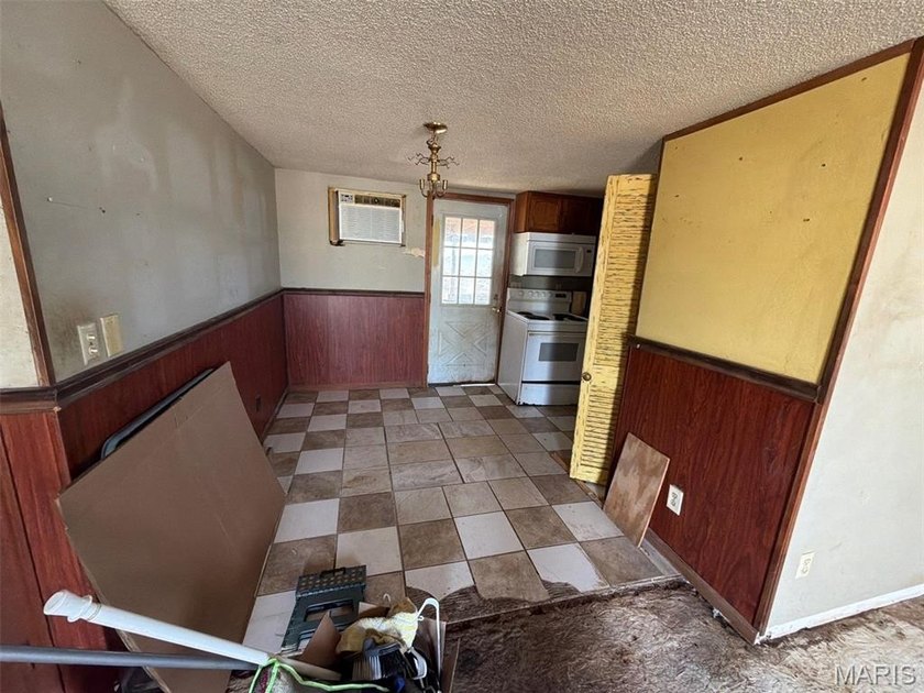 Don't miss this opportunity to own a 3-bedroom, 2-bathroom - photo 7