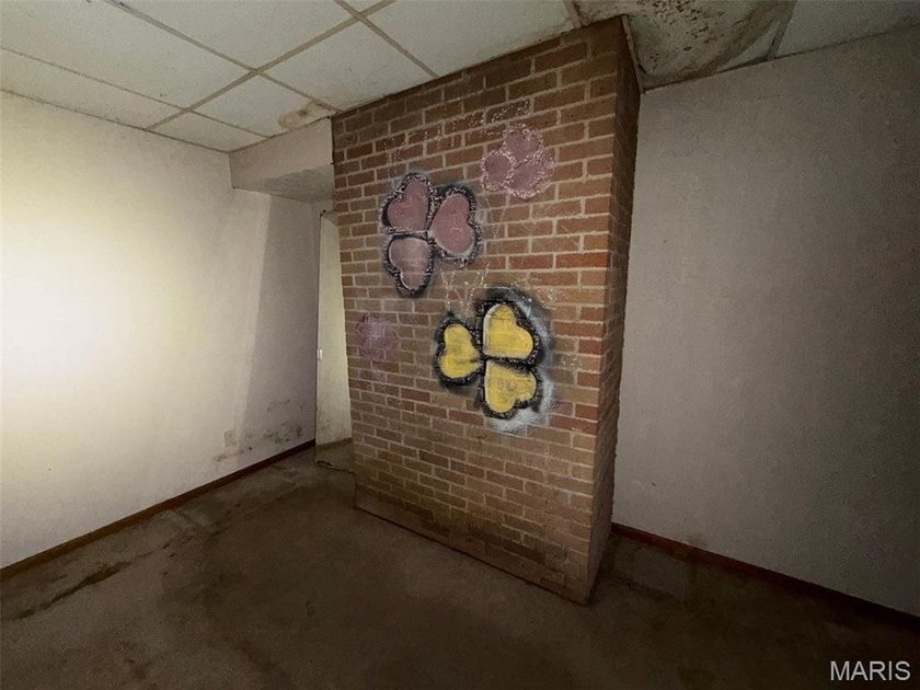 Don't miss this opportunity to own a 3-bedroom, 2-bathroom - photo 10