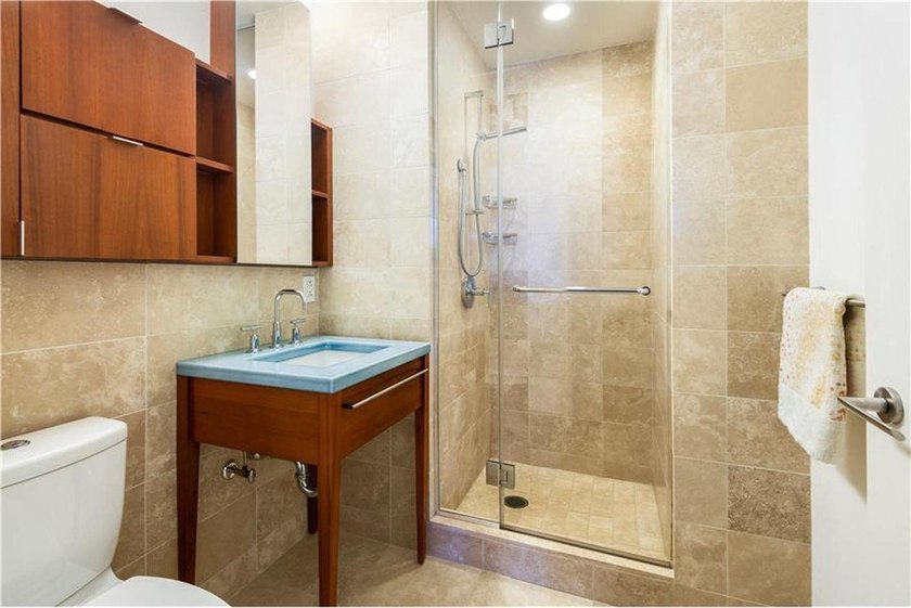 FLOOR-THROUGH THREE BEDROOM / FOUR BATH IN THE EAST WING OF THE - photo 17