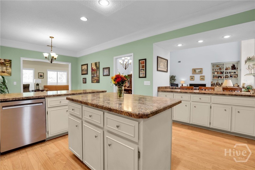 Perfectly positioned along the Marshwood golf course and just a - photo 18