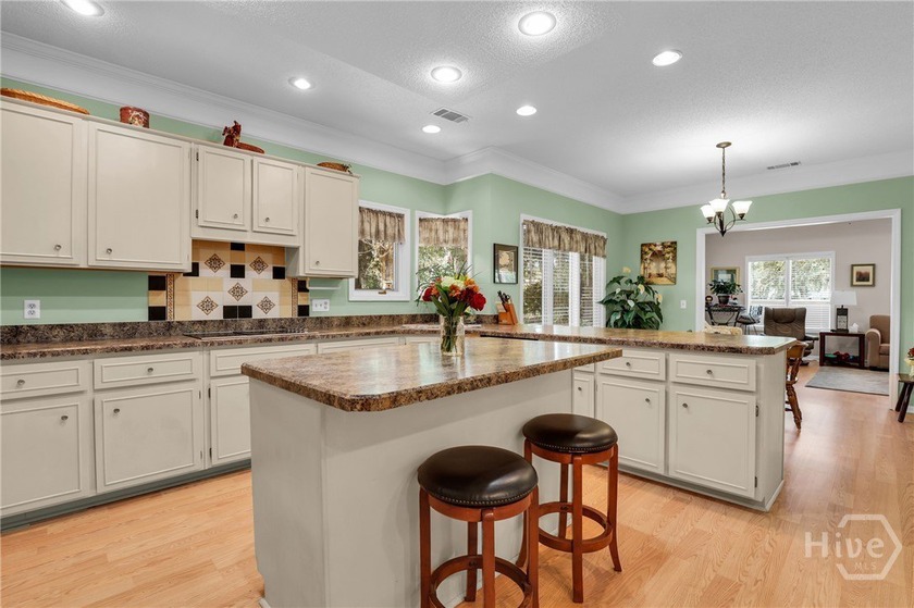 Perfectly positioned along the Marshwood golf course and just a - photo 19