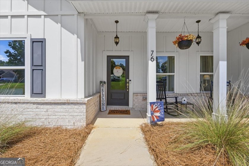 In this beautiful Craftsman ranch, thoughtful design meets - photo 2