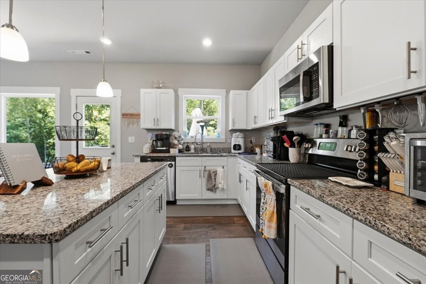 In this beautiful Craftsman ranch, thoughtful design meets - photo 8