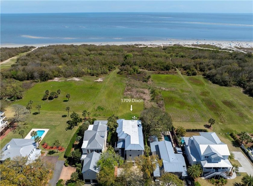Enchanted Hideaway is a luxurious retreat that offers an - photo 6
