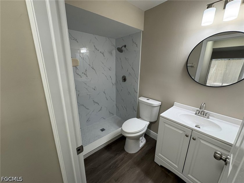Gorgeous, completely remodeled condo now available! Two bedrooms - photo 22