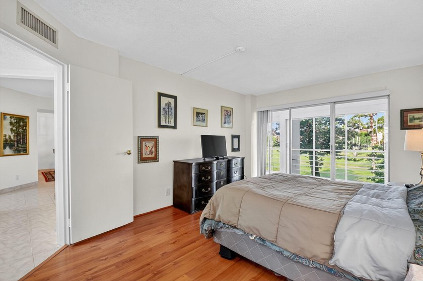 This seller is packed and ready to head up North. Step into this - photo 3