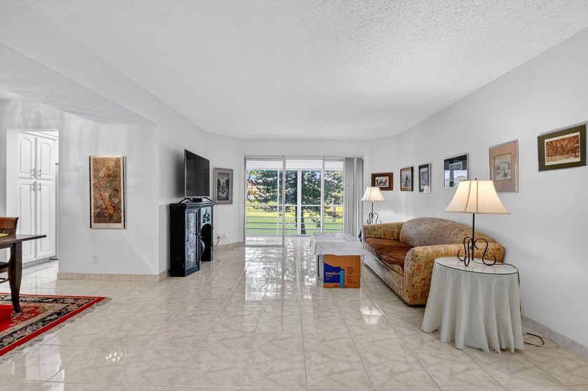 This seller is packed and ready to head up North. Step into this - photo 4