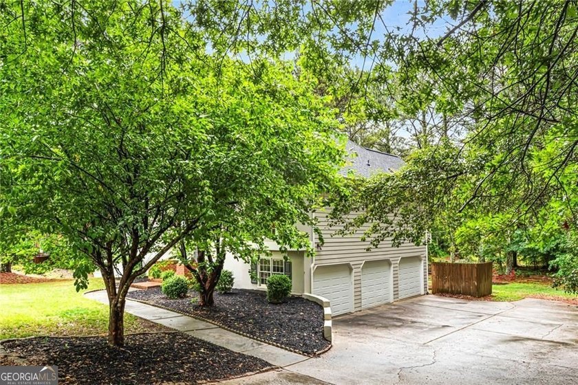 Step into this beautifully refreshed split-level home, ready and - photo 25