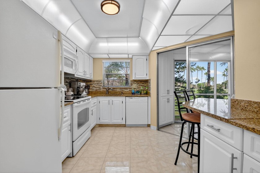 This seller is packed and ready to head up North. Step into this - photo 8