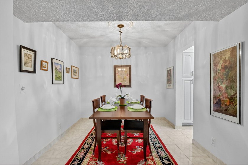 This seller is packed and ready to head up North. Step into this - photo 9