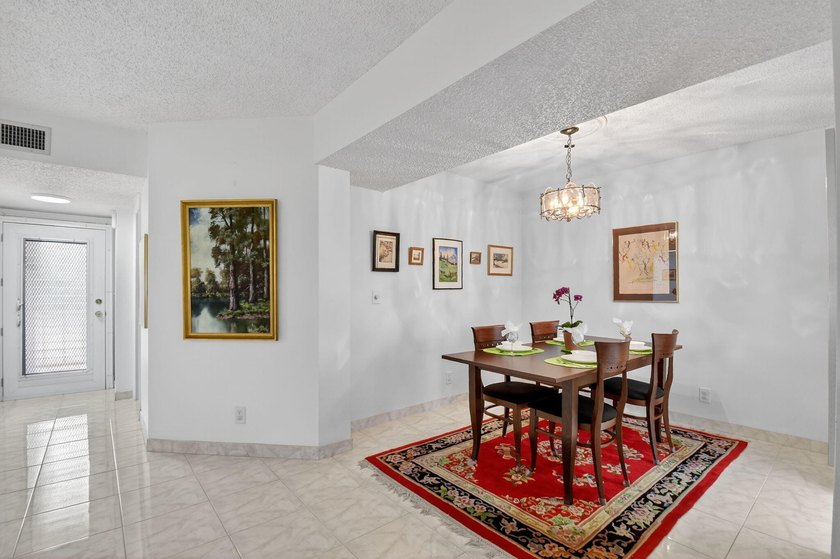 This seller is packed and ready to head up North. Step into this - photo 10