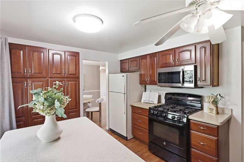 Charming three-bedroom ranch in Chili in the Gates Chili School - photo 7
