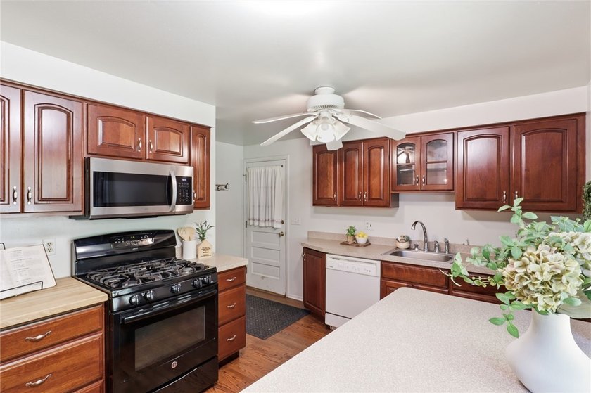 Charming three-bedroom ranch in Chili in the Gates Chili School - photo 8
