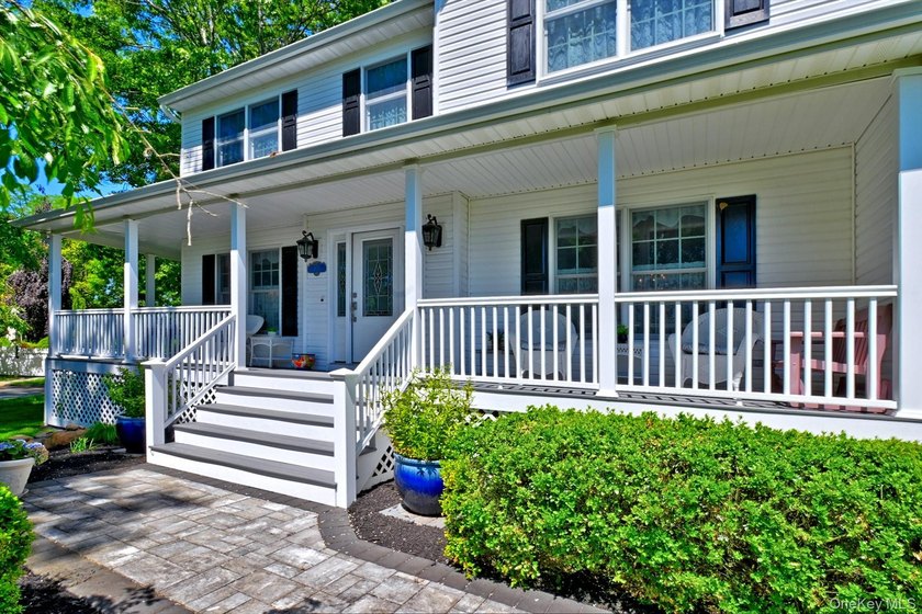 Elegant and Immaculate 4 Bedroom, 2 1/2 Bath Victorian Style - photo 5