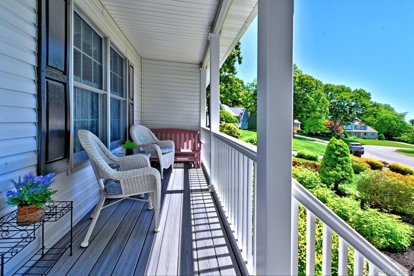 Elegant and Immaculate 4 Bedroom, 2 1/2 Bath Victorian Style - photo 6