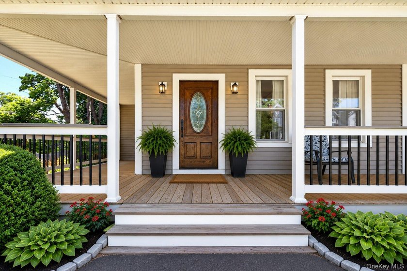 Welcome to this beautifully maintained home nestled in the heart - photo 2