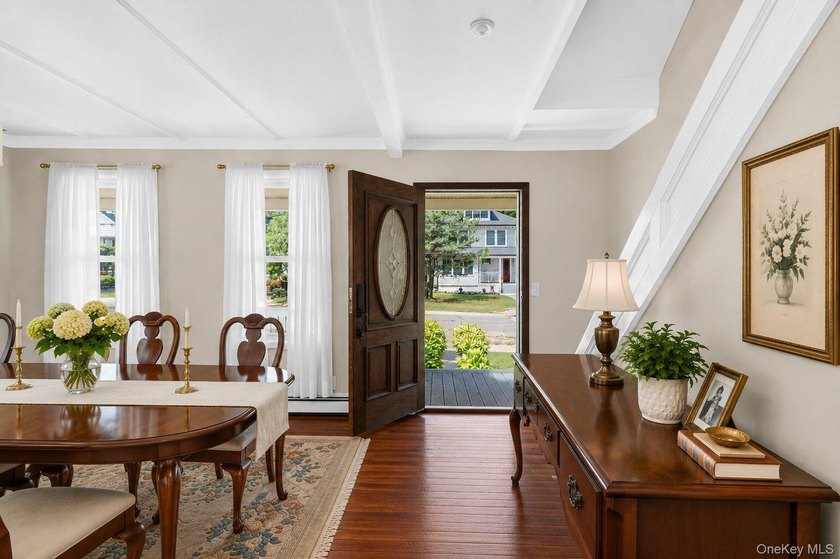 Welcome to this beautifully maintained home nestled in the heart - photo 7