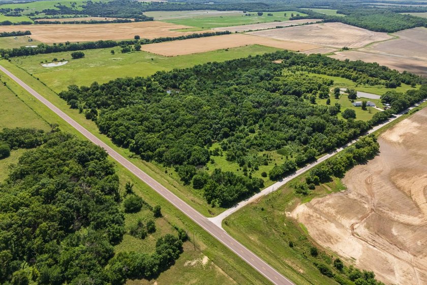 Escape to your own private piece of Kansas wilderness with this - photo 2