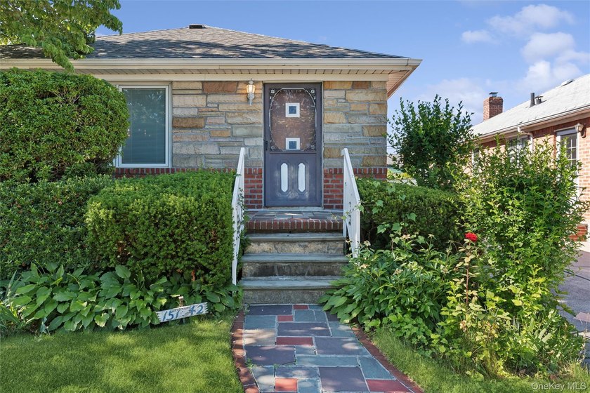 3 bedroom detached ranch with full basement sits midblock on a - photo 2