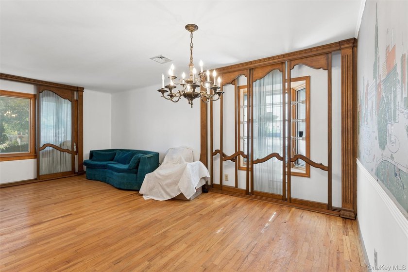 3 bedroom detached ranch with full basement sits midblock on a - photo 8