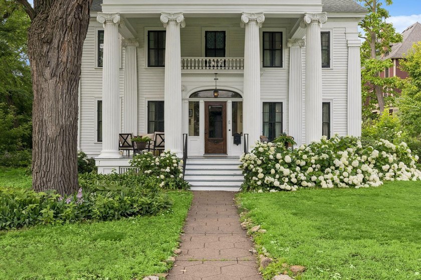 Nestled in the heart of Saint Paul's beloved Irvine Park - photo 4