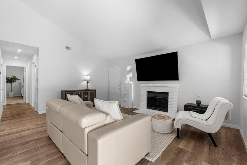 Welcome to this beautifully updated 2-bedroom, 2-bath - photo 11
