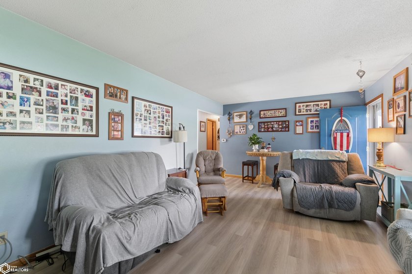 Welcome home to this well-maintained 3-bedroom ranch in a - photo 13