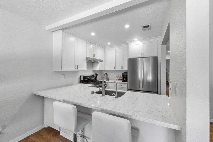 Welcome to this beautifully updated 2-bedroom, 2-bath - photo 14
