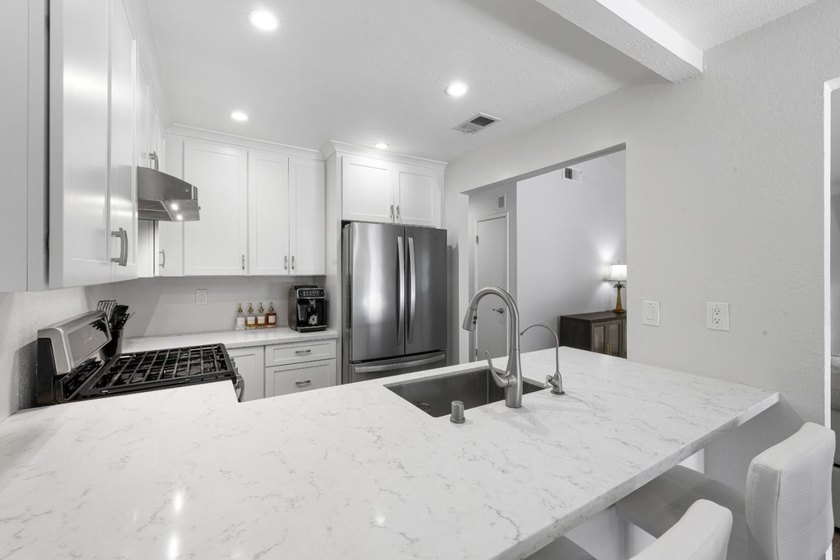 Welcome to this beautifully updated 2-bedroom, 2-bath - photo 15