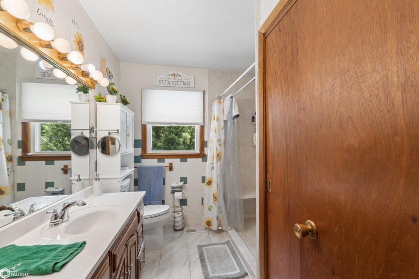 Welcome home to this well-maintained 3-bedroom ranch in a - photo 20