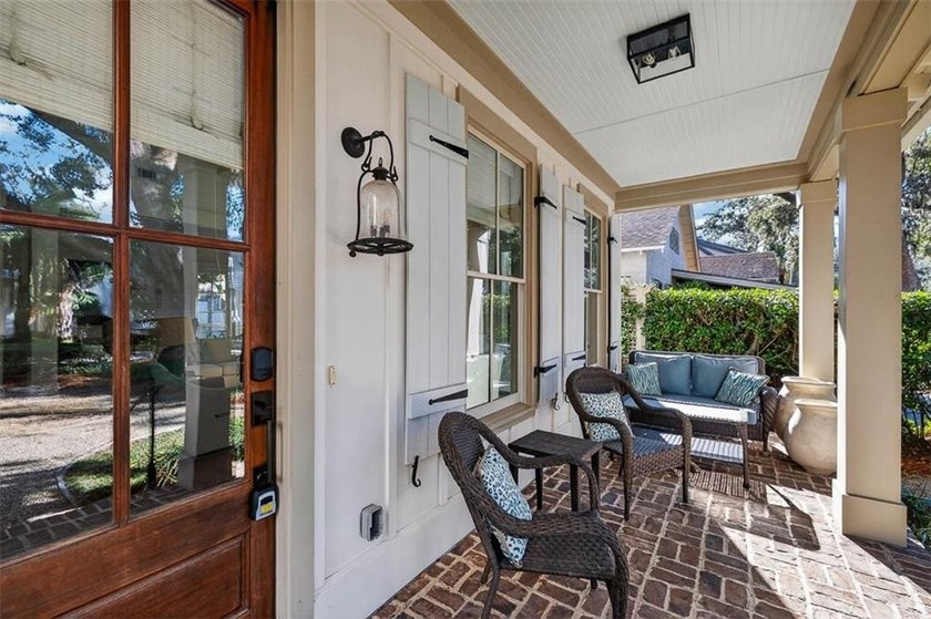 Nestled in the neighborhood of Village Oaks, this beautifully - photo 3