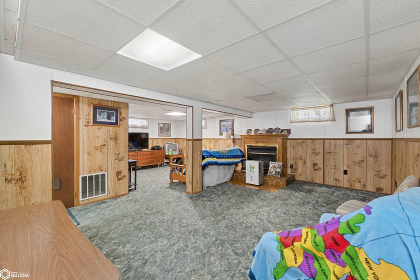 Welcome home to this well-maintained 3-bedroom ranch in a - photo 23
