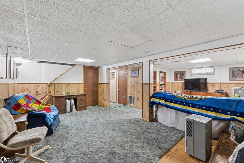 Welcome home to this well-maintained 3-bedroom ranch in a - photo 24