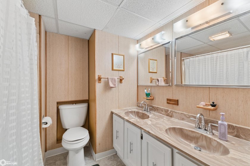 Welcome home to this well-maintained 3-bedroom ranch in a - photo 26