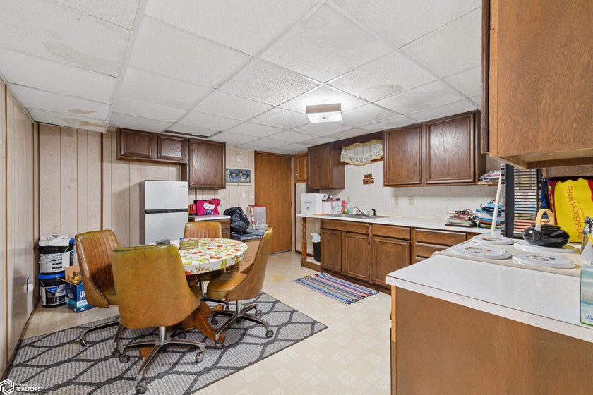 Welcome home to this well-maintained 3-bedroom ranch in a - photo 27