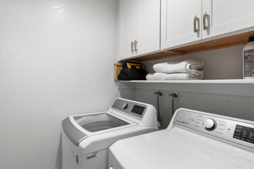 Welcome to this beautifully updated 2-bedroom, 2-bath - photo 30