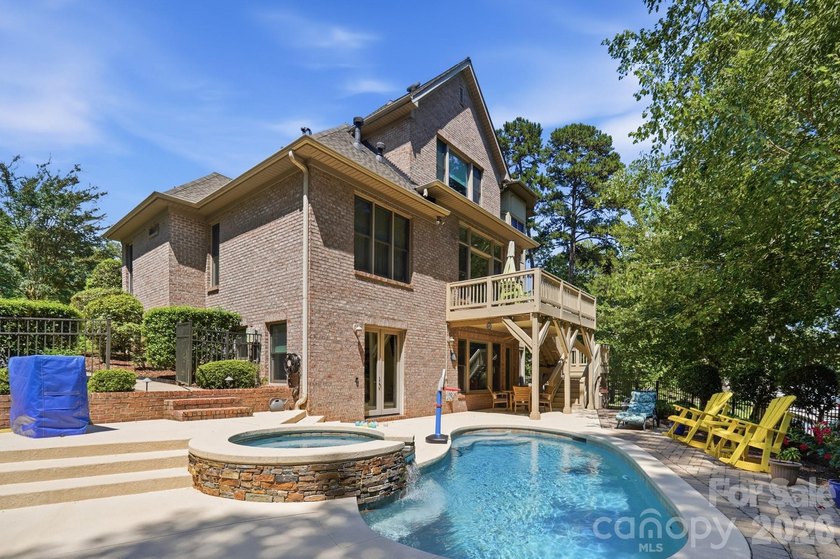This exceptional 5,200+ square-foot waterfront residence offers - photo 3