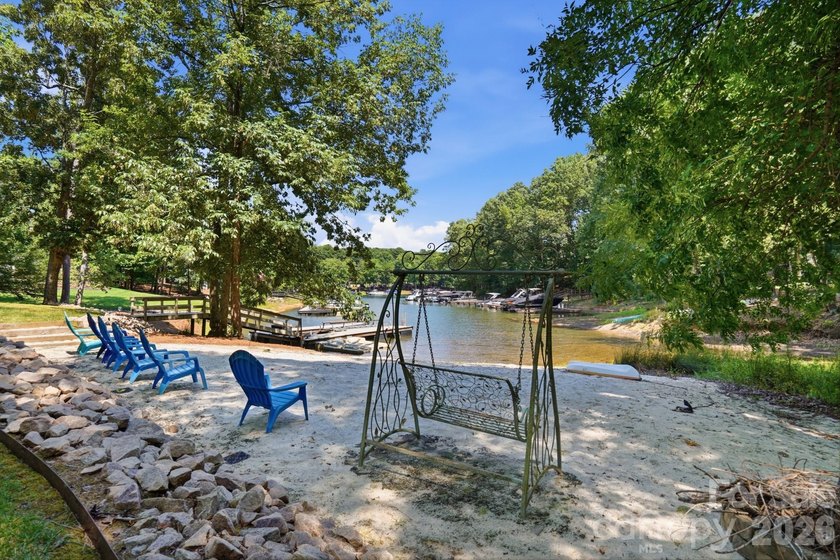 This exceptional 5,200+ square-foot waterfront residence offers - photo 5